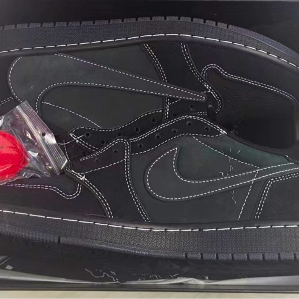 TRAVIS SCOTT BLACK PHANTOM